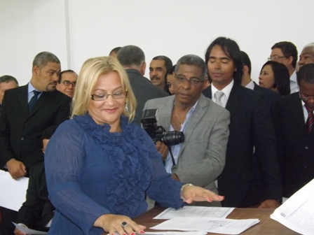 A Juíza eleitoral do município, Jaciara Borges, começou a diplomação por volta das 10h
