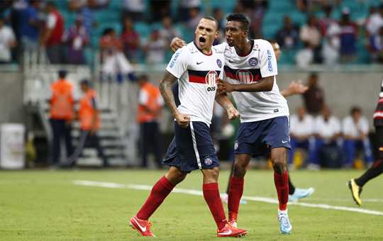 Ba-vi Titi marcou para o Bahia, mas gol não foi suficiente para evitar derrota