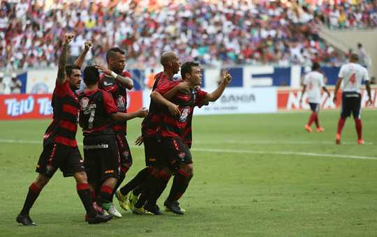 Deu Vitória: Leão passeou em campo e goleou Bahia na Arena Fonte Nova. 