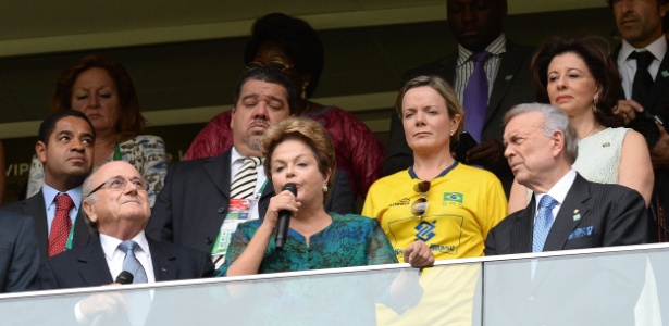 Torcida vaia e constrange Dilma na abertura da Copa das Confederações Blatter
