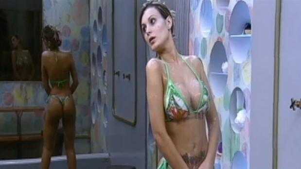 cnt475530_h348_w619_aNoChange_a-fazenda-6-andressa-urach-toma-primeiro-banho-na-casa