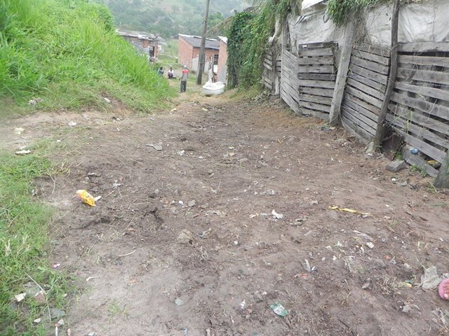 Rua Frei Edmar no bairro da Dom Avelar, em Candeias