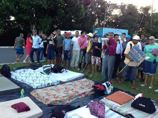 Membros de fundação dormiram em frente a governadoria (Foto: Divulgação/Asessoria de deputado pastor Isidório)