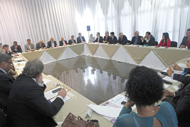 O governador Jaques Wagner e o seu secretariado durante reunião | FOTO: Reprodução/GOVBA |