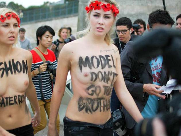 Integrantes-do-Femen-protestam-durante-semana-de-moda-de-Paris-2facebook