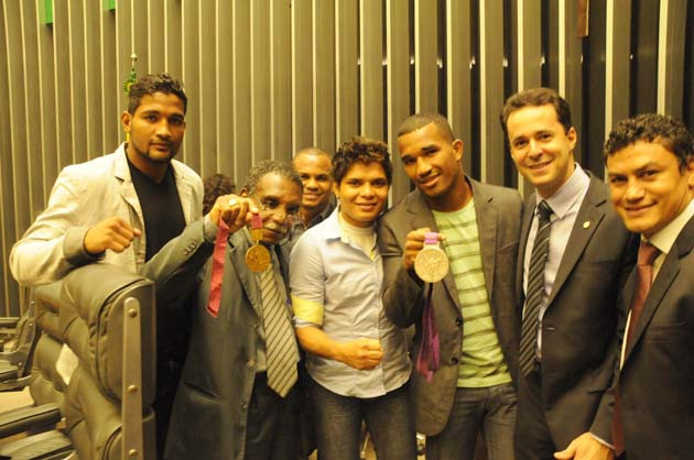 Estiveram presentes na audiência os atletas, medalhistas olímpicos do boxe em 2012, Esquiva Falcão – prata, Yamaguchi Falcão – bronze, e a baiana Adriana Araújo – bronze | FOTO: Divulgação/Assessoria |