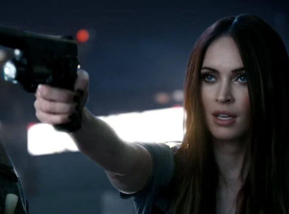 size_590_Frame_do_comercial_Call_of_Duty_Epic_Night_Out_com_a_atriz_Megan_Fox