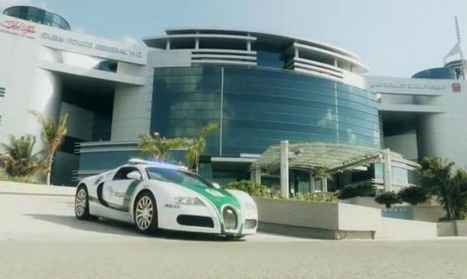 Reprodução Bugatti Veyron é viatura polícial em Dubai