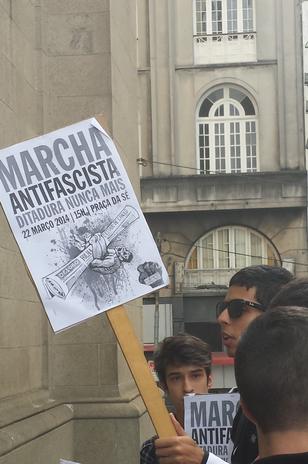 05spmarchaantifascistamanifestantestufano