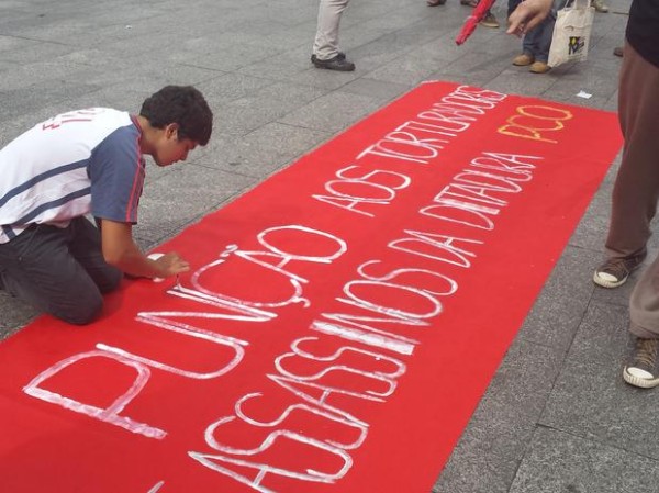 01spmarchaantifascistamanifestantesfaixastufano