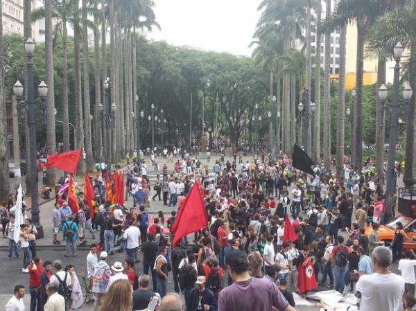 03spmarchaantifascistamanifestantestufano