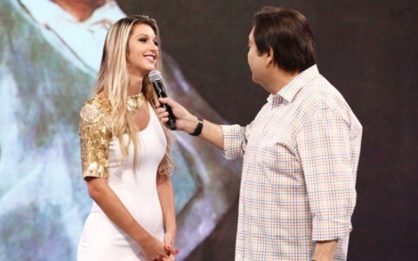  Divulgação/TV Globo Tatiele Polyana comete gafe no palco do 'Domingão do Faustão', quando disse que se a carreira não der certo, viraria bailarina