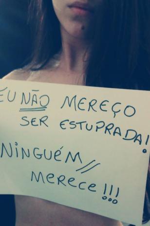 Indignada, a internauta Amanda Oliveira dispara: "É porque não é a mãe/irmã/namorada de vocês! Parem de culpar a vítima! Culpado é o estuprador! NINGUÉM PEDE para ser estuprada! A culpa NUNCA é da vítima!" Foto: Facebook / Reprodução 