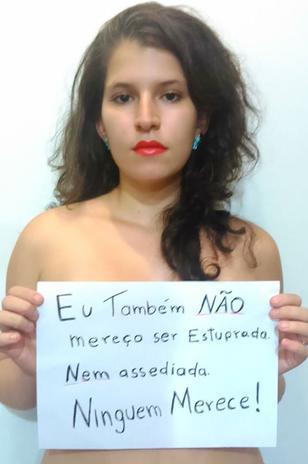  "É uma luta diária, mas cansei de ter q me preservar por conta de uma sociedade machista que não sabe se segurar (vide carro das mulheres).  Mulher não tem que se preservar. Não nesse sentido. Pra mim CHEGA" (Ana Karenina Riehl) Foto: Facebook / Reprodução 