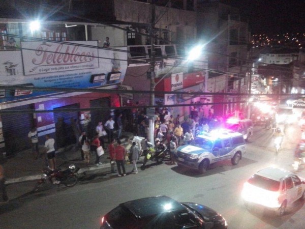 Assinato em candeias