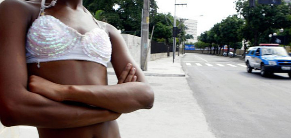 O projeto estipula como exploração sexual de criança e adolescentes a utilização destes em atividades sexuais remuneradas, a pornografia infantil e a exibição em espetáculos sexuais públicos ou privados | FOTO: Reprodução |