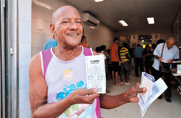 Edvaldo Barreto disse que se ganhar hoje vai comprar um presente especial para a mulher de Dia das Mães (Foto: Betto Jr