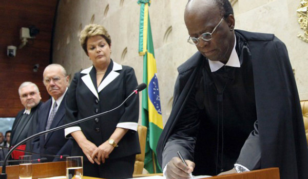 Ao anunciar a saída do tribunal, Barbosa disse que foi uma honra ocupar uma cadeira no Supremo | FOTO: Agência Brasil |