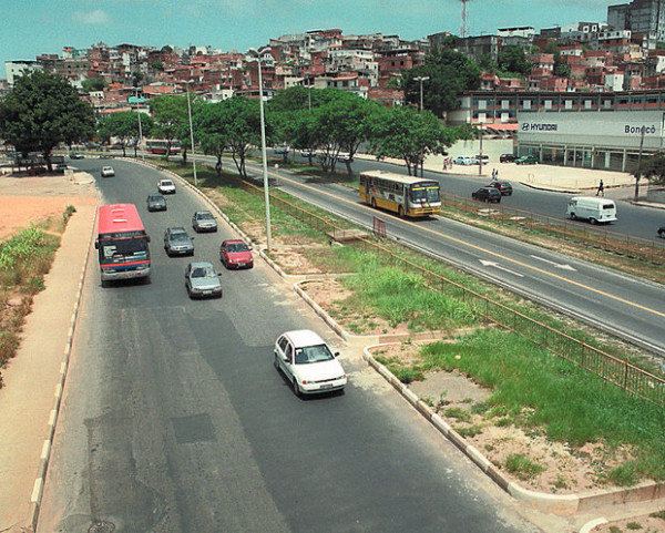 Bonocô ainda com faixa exclusiva, em foto feita - com máquina de filme! - meses antes do início das obras (Foto: Claudionor Junior/Arquivo Correio)