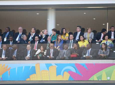 A presidente Dilma Rousseff e o presidente da Fifa, Joseph Blatter, assistem à cerimônia de abertura da Copa do Mundo Foto: Ricardo Matsukawa / Terra