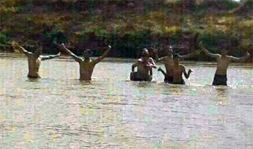 Grupo aparece se divertindo no rio