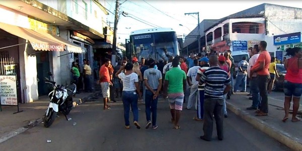 Os Manifestantes pararam todos os ônibus da ATT |Foto LegalFm