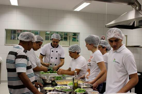 O curso para formação de cozinheiro começa em setembro, mas seleção começa em 15 de julho (Foto: Divulgação)