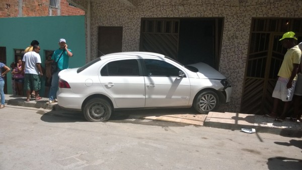 carro-jovens-baleados-santo-antonio