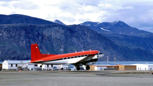 Avião Douglas DC-3, modelo que caiu nos Andes com o time chileno Green Cross em 3 de abril de 1961