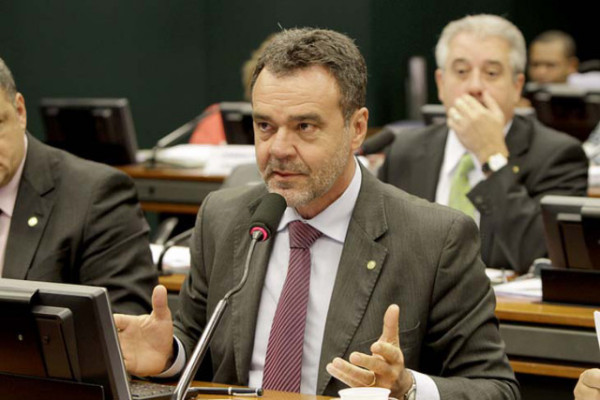 A iniciativa de trazer o evento para a Bahia foi dos deputados Daniel Almeida (PCdoB), Moema Gramacho (PT), Benito Gama (PTB), Arthur Maia (SD), Uldorico Junior (PTC), e Elmar Nascimento (DEM), que integram a comissão federal | FOTO: Divulgação |