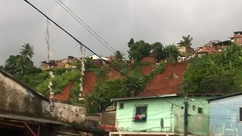 Por conta das fortes chuvas, alguns imóveis desabaram na Baixa do Fiscal. (Foto: Naiara Macedo/Leitor Correio)