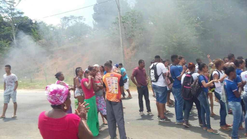 Atraso de viatura dos Bombeiros para regaste de jovem provoca manifestação em rodovia