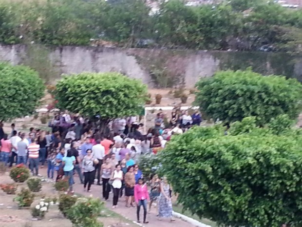 Guilherme Yokoshiro, de 5 anos, foi sepultado no cemitério Jardim da Saudade (Foto: Júlio Cesar Almeida/TV Bahia)