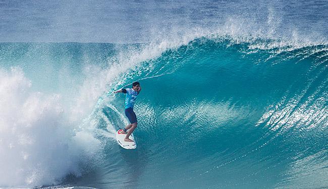 Atual campeão, Gabriel Medina está no páreo do título de 2015