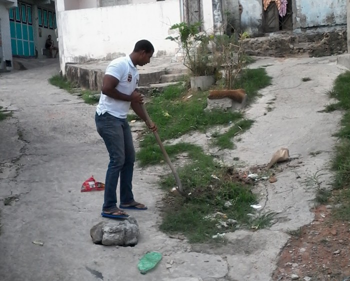 Esgoto localizado na travessa Coronel Laurentino, no bairro do Santo Antônio