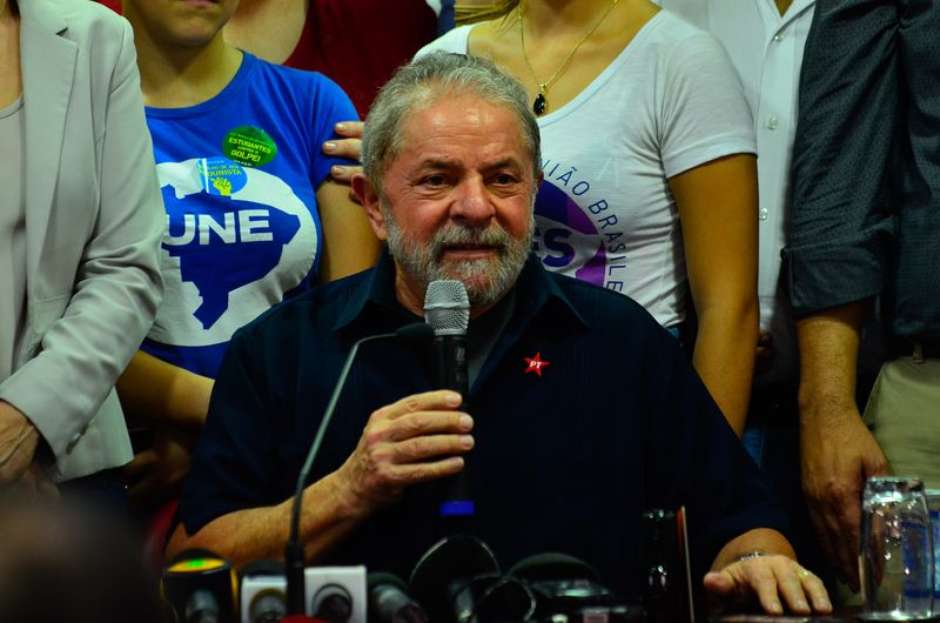 São Paulo - Ex-presidente Lula em entrevista no Diretório Nacional do PT em São Paulo, após prestar depoimento à Polícia Federal no âmbito da 24ª fase da Operação Lava Jato.  (Rovena Rosa/Agência Brasil)