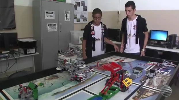  http://baianafm.com.br/candeias-alunos-do-sesi-participam-de-torneio-internacional-de-robotica/