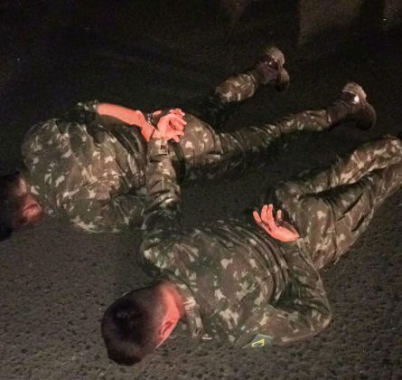 Dois cabos do Exército foram presos e outro homem fugiu (Foto: Reprodução)