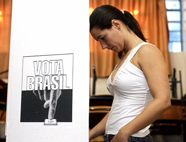 Brasilia, BRAZIL:  A woman votes during Brazilian presidential elections' second round in Brasilia, 29 October 2006. Brazilians headed to the polls Sunday in a run-off that looked likely to give a second term to Luiz Inacio Lula da Silva, a self-styled defender of the downtrodden. Voter intention surveys ahead of the voting credited Lula with 61 percent support and a lead of 22 points over centrist former Sao Paulo governor Geraldo Alckmin.      AFP PHOTO/ Evaristo SA  (Photo credit should read EVARISTO SA/AFP/Getty Images)