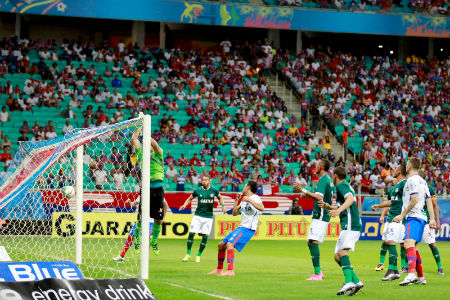Juninho, do Bahia, marcou um gol olímpico na Fonte Nova (Foto: Felipe Oliveira/EC Bahia)