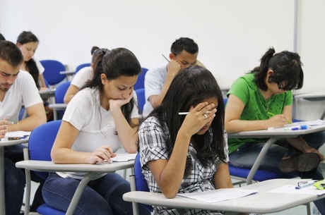  Pesquisa mostra que mais da metade desses jovens trabalham Reprodução Fotos Públicas 