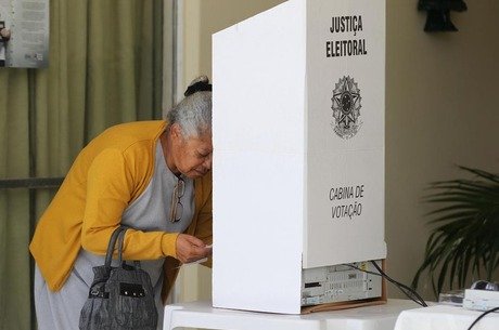  Eleitorado de 2016 é composto majoritariamente por mulheres (52%) André Luiz Mello / Agência O Dia 