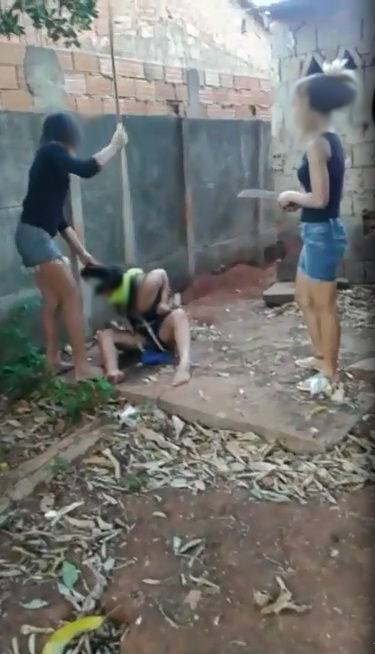adolescentes-torturam-menina-borrado