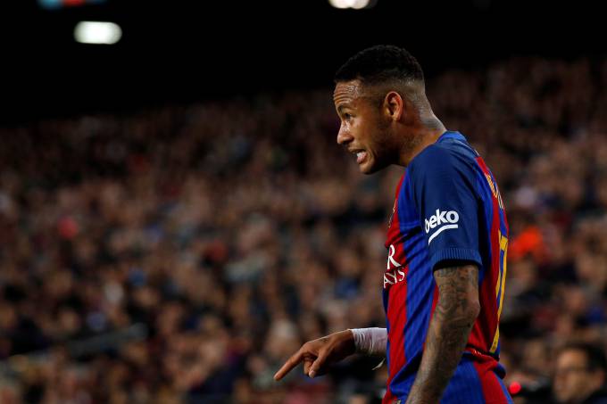 Neymar: o clube ainda teria de pagar 8,4 milhões de euros em multa (Albert Gea/Reuters)