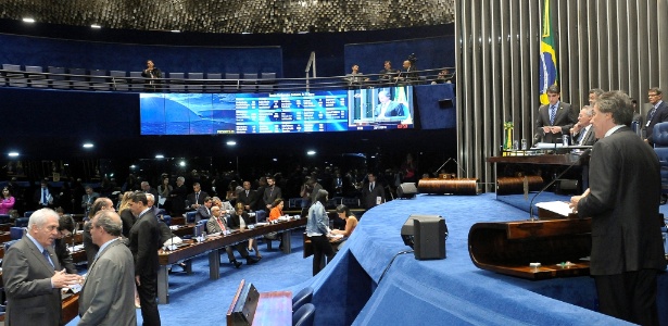 29nov2016-com-as-galerias-vazias-senadores-debatem-e-votam-pec-do-teto-dos-gastos-publicos-1480458243630_615x300