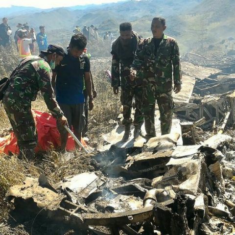 Queda de avião da Força Aérea da Indonésia