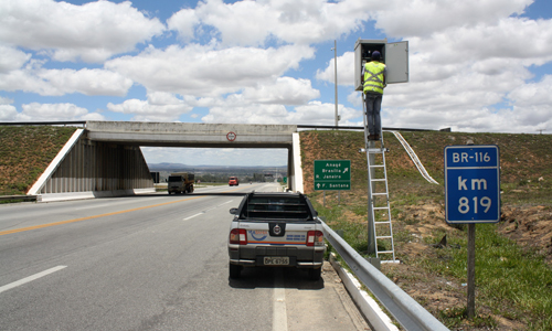 Radares das BRs 116 e 324 já começaram a funcionar nas rodovias Radares das BRs 116 e 324 já começaram a funcionar nas rodovias