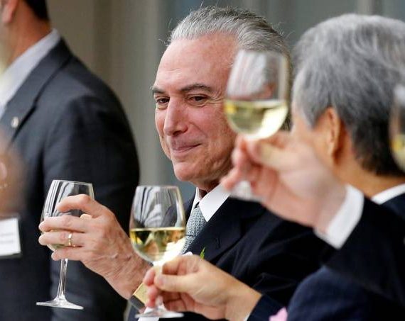 Lanches que abastecerão o avião presidencial de Temer custarão R$ 1,75 mi