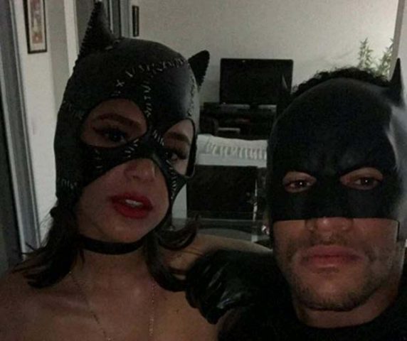 Voltaram? Bruna Marquezine curte festa à fantasia com Neymar