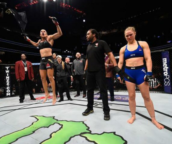 Derrota rendeu R$ 10 milhões a Ronda Rousey; Amanda Nunes faturou 'apenas' R$ 800 mil